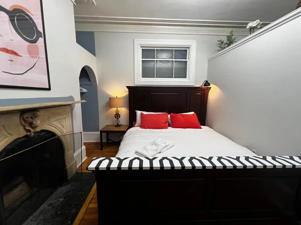 Apartmán Timeless Comfort, Downtown Living, Apt#2 At The Inglis Heritage Halifax