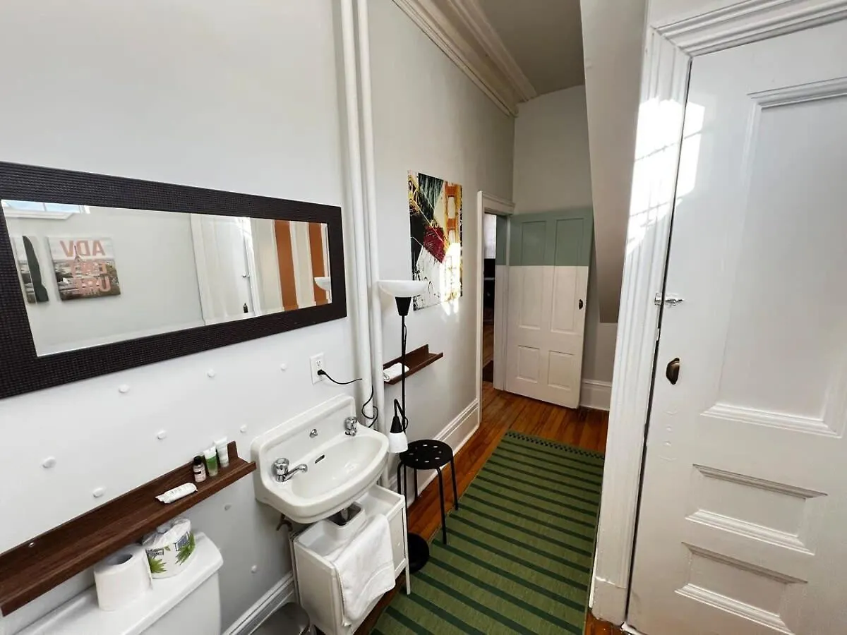 Apartmán Timeless Comfort, Downtown Living, Apt#2 At The Inglis Heritage Halifax