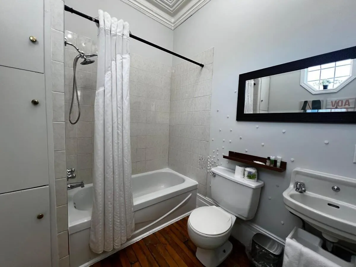 Apartmán Timeless Comfort, Downtown Living, Apt#2 At The Inglis Heritage Halifax