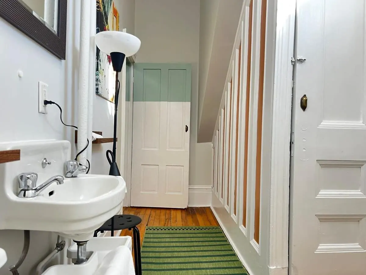 Apartmán Timeless Comfort, Downtown Living, Apt#2 At The Inglis Heritage Halifax